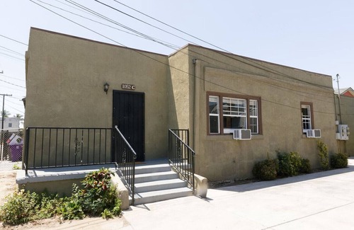 Franklin House | Walk to DTLB, RetroRow, & Beach!