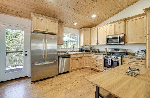 Twain Harte Cabin | Walk to Dtwn: Charming Family Cabin in Twain Harte