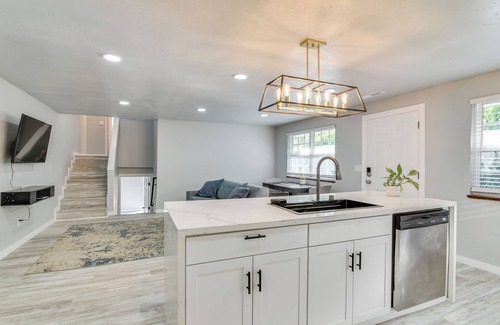 Milwaukie House | Walk to Dtwn Milwaukie: Family Gem w/Creek Access