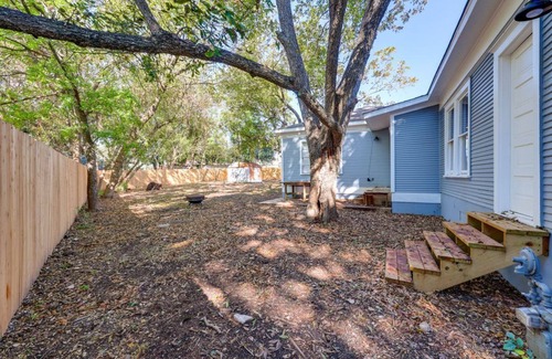 Lockhart House | Walk to Dtwn Shops & BBQ: Home w/Fenced Yard!