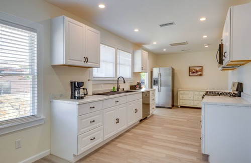 Tehachapi House | Walk to Dtwn Tehachapi: Updated Getaway w/Yard!