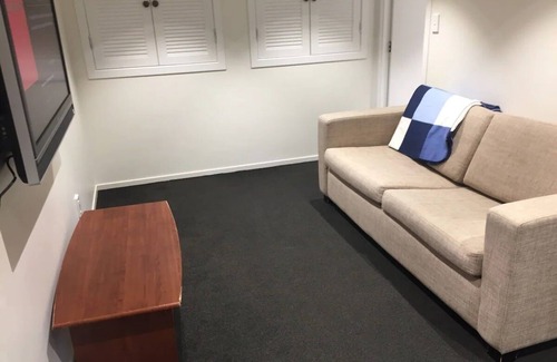 Eden Terrace Apartment | Walk to Eden Park! Kingsland studio