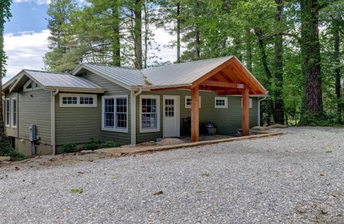 Cashiers Cottage | Walk to Everything from this Newly Renovated 2BR Cottage in Cashiers NC