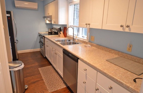 Ogunquit House | Walk to everything! The Heart of Perkins Cove, steps to Marginal Way Cliff Walk