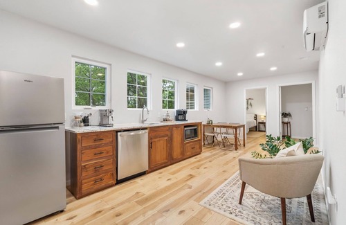 Ozark House | Walk to Finley Farms and Ozark Square - 6 Bedrooms