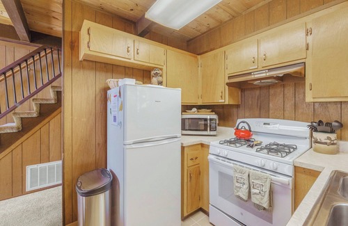 Arnold Cabin | Walk to Fly-In Lake: Blue Lake Springs Cabin!