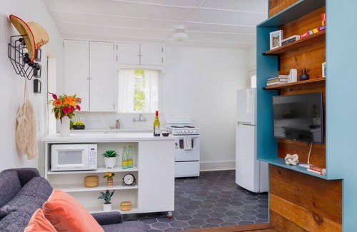 Hyde Park Apartment | Walk to Food, Fast Wifi - Pastel Studio - Portoro