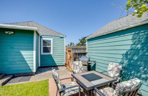 Gold Beach House | Walk to Gold Beach Charming Cottage with Yard!