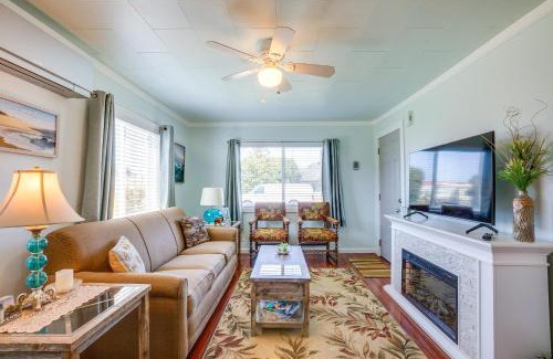 Gold Beach House | Walk to Gold Beach Charming Cottage with Yard!