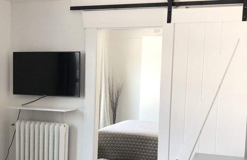 Fairview Apartment | Walk to Granville Island, walk to the beach