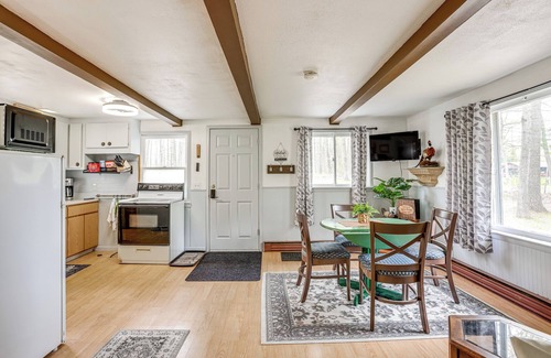 Lake Cabin | Walk to Gray Lake: Cozy Pet-Friendly Cottage