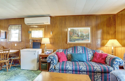 Greers Ferry House | Walk to Greers Ferry Lake! Home w/Dock Access