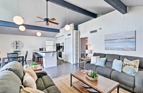 Pirates Beach House | Walk to Gulf: Cozy Beach House in Galveston!