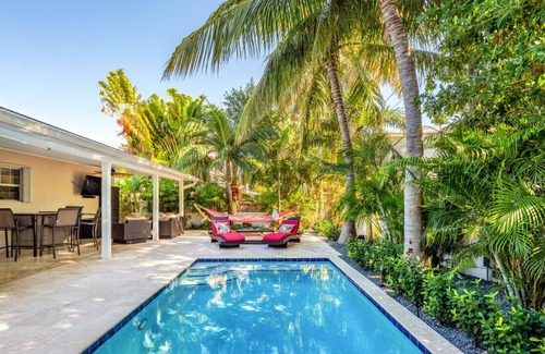 Midtown House | Walk to Higgs Beach Hideaway- Heated Amazing Pool!