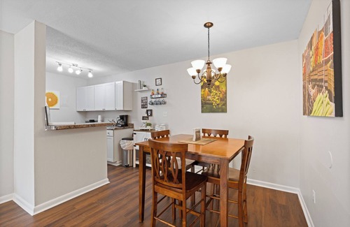 Gainesville Condo | Walk to hospitals, minutes from UF!