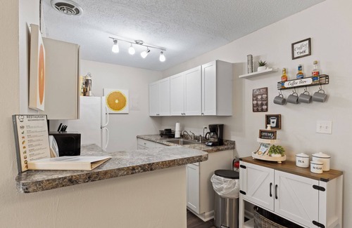 Gainesville Condo | Walk to hospitals, minutes from UF!