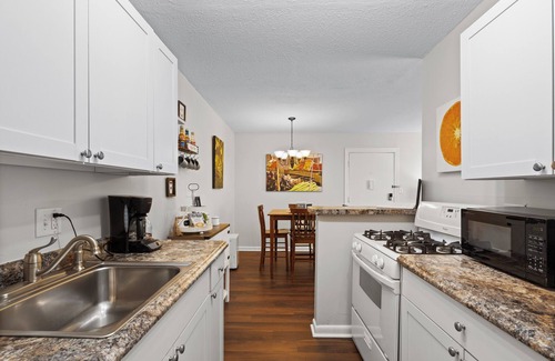 Gainesville Condo | Walk to hospitals, minutes from UF!