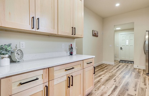 Independence Cottage | Walk to Independence Theatre: Dtwn Retreat!