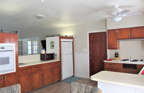 Largo House | WALK TO INDIAN ROCKS BEACH FOR GORGEOUS SUNSETS!