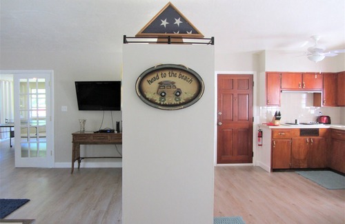 Largo House | WALK TO INDIAN ROCKS BEACH FOR GORGEOUS SUNSETS!
