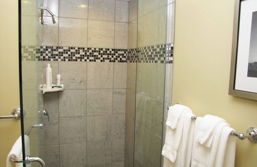 Lower Nob Hill Hotel | Walk to JP Morgan Conference - 1BR Deluxe unit - 5 nights: 01/11/26 - 01/16/26
