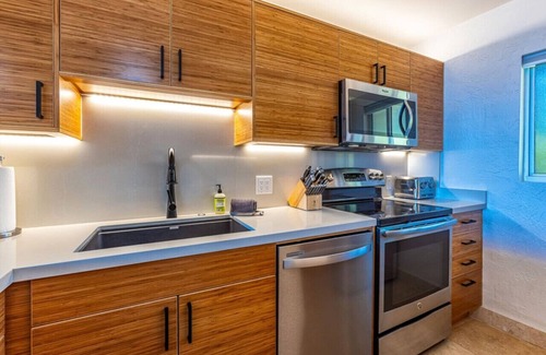 Kihei Apartment | Walk to Kamaole Beach | Heated Pool | Sunset Views