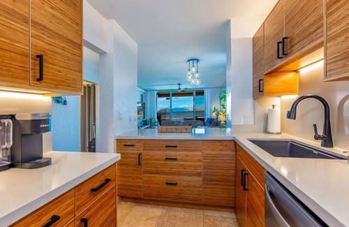 Kihei Apartment | Walk to Kamaole Beach | Heated Pool | Sunset Views