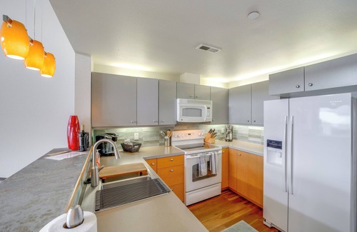 Chelan Condo | Walk to Lake Chelan: Top-Level Waterfront Condo