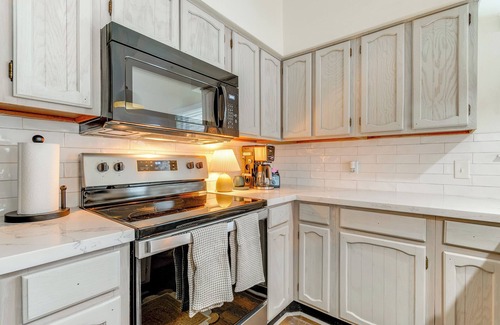April Sound House | Walk to Lake Conroe: Family-Friendly Getaway!