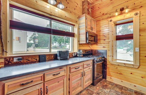 Pepin Apartment | Walk to Lake & Dining: Couple’s Cottage in Pepin