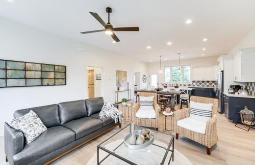 Madison-on-the-Lake House | Walk to Lake Erie Sleek Retreat with Screened Patio