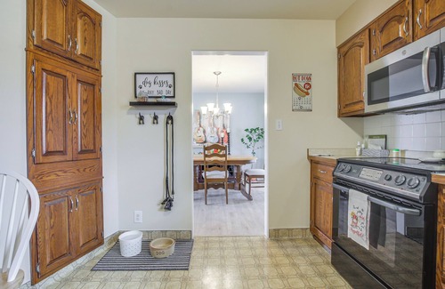Menasha House | Walk to Lake: Family Getaway w/Yard in Menasha!