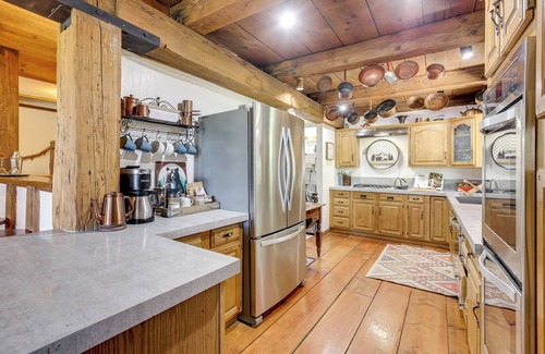 Crestline Cabin | Walk to Lake Gregory: Family Retreat w/Patio!