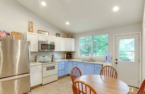 Ludington Cottage | Walk to Lake Hamlin: Cottage Near Boat Launch