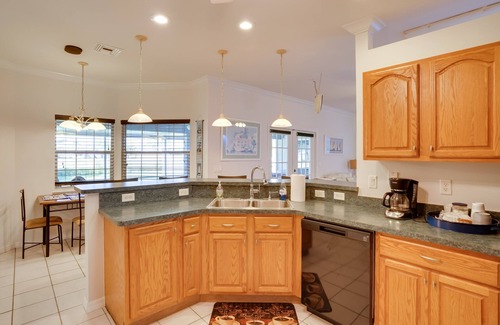 Sebring House | Walk to Lake: Home w/Screened Porch in Sebring!