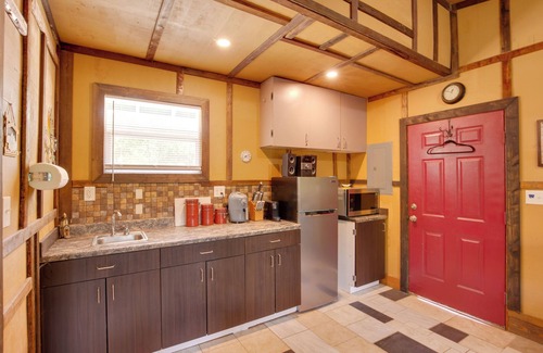 Lake Lafayette Apartment | Walk to Lake Lafayette: Wooded Cabin w/Deck!