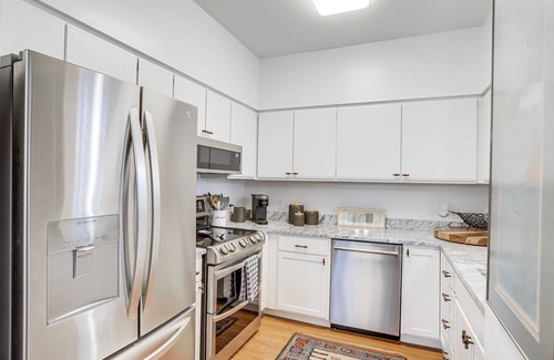 South Haven Condo | Walk to Lake Michigan - South Haven Condo!