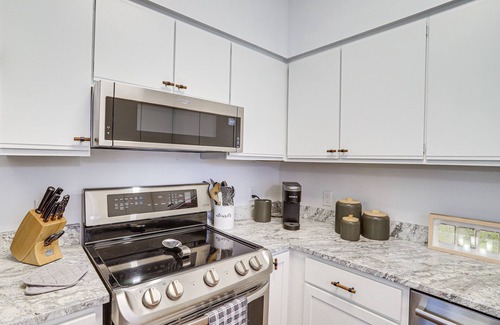 South Haven Condo | Walk to Lake Michigan - South Haven Condo!