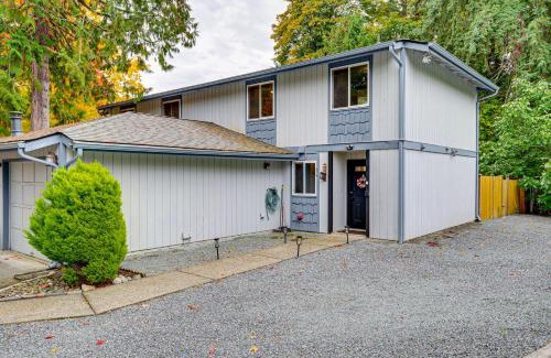 West Lake Stevens House | Walk to Lake Stevens Duplex with Fire Pit!