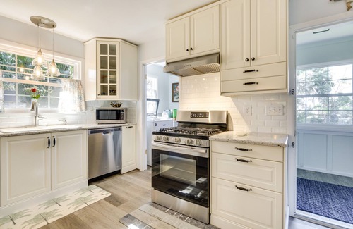 Mount Dora House | Walk to Lakes! Tropical Escape in Mount Dora