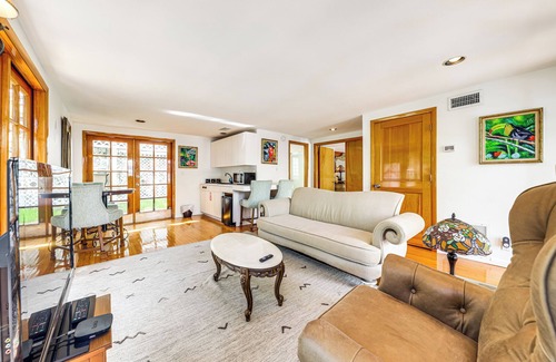 Idlewyld House | Walk to Las Olas! Old Florida Oasis w/Hot Tub