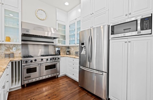 Victoria Park House | Walk to Las Olas ~Triple Decker ~ Huge Bathrooms ~ Heated Pool ~ Rooftop Deck ~ Awesome Location