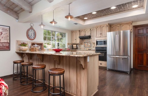 Temecula House | Walk to Leoness Cellars & Oak Mountain Winery! Heart of Wine Country!