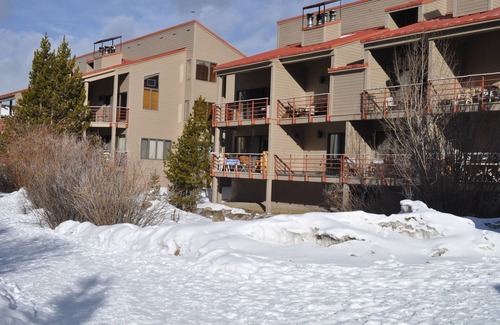 Mountain House Condo | WALK TO LIFTS LG 1 BR INDOOR POOL & Hot Tub, Awesome ski mountain views!