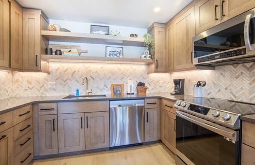 Warrior's Mark Condo | Walk to Lifts & Main St | Hot Tub