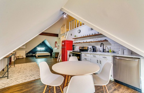 Downtown Little Rock Apartment | Walk to Main St: Eclectic Gem in Little Rock