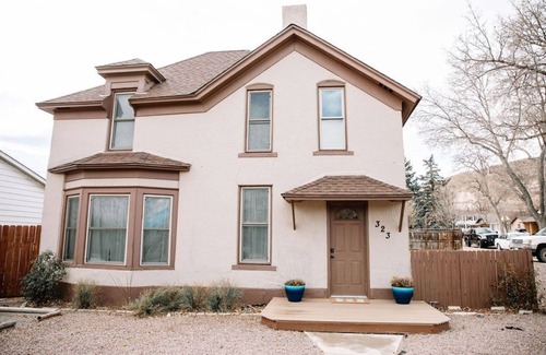 Canon City House | Walk to Main Street and Train · Charming Family Home · Hot Tub