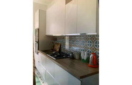 Pietramelara Apartment | Walk to Markets Private Backyard+Free Parking English Help