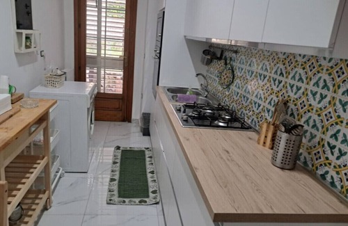 Pietramelara Apartment | Walk to Markets Private Backyard+Free Parking English Help