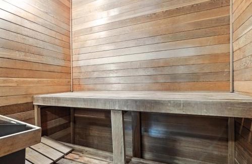 Northwest Apartment | Walk to METRO - Quiet 1BR with Sauna Rock Creek Park